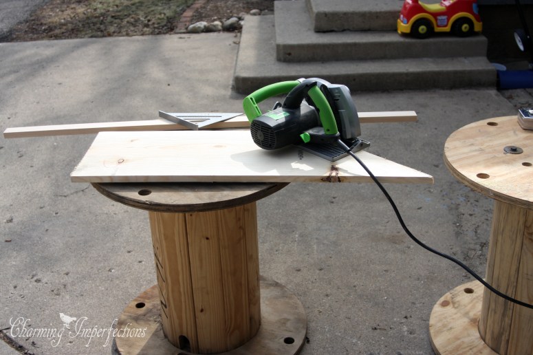 Every home has one: that small corner that’s impossible to furnish or decorate. If you are out of ideas for your awkward corner, look no further than this tutorial on how to make a beautiful Corner Cabinet, which sports function and style!