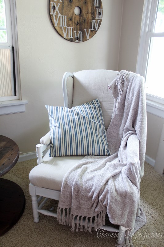 Pillows are such a great way to update a room, and these three ways of customizing covers are perfect for that personal touch!