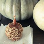 It's October 1st! which means it's day one of our little October Instagram Challenge! Today's theme is favorite fall treat, and I don't know about you, but I love me some caramel apples :)
If you would like to join in the challenge all you have to do is look for the theme's photo in my feed and tag every post  with #charmingfall and my handle: @charmingimperfections
Can't wait to see everyone's photos! #falltreats